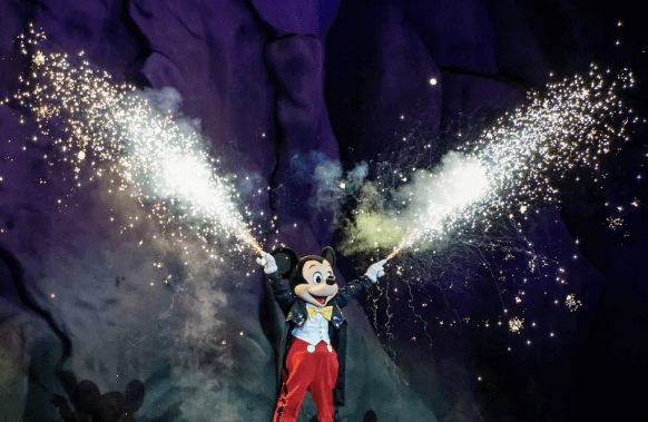 Find Fantasmic! Dining Package – Hollywood & Vine reservation